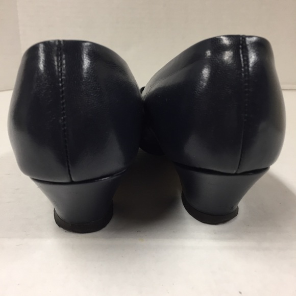 Vintage Talbots Dark Navy Leather Shoes - Picture 7 of 11